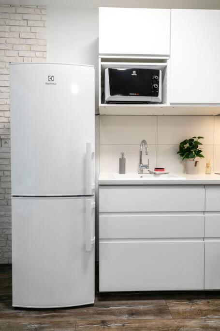 Alure Residences 1 & 24H Self Check-In, Free Parking In Front Of The Apartment Building, New Building, Terrace, Cafe With Breakfast In The Apartment Building, Next To The Aqua Park Banská Bystrica Buitenkant foto