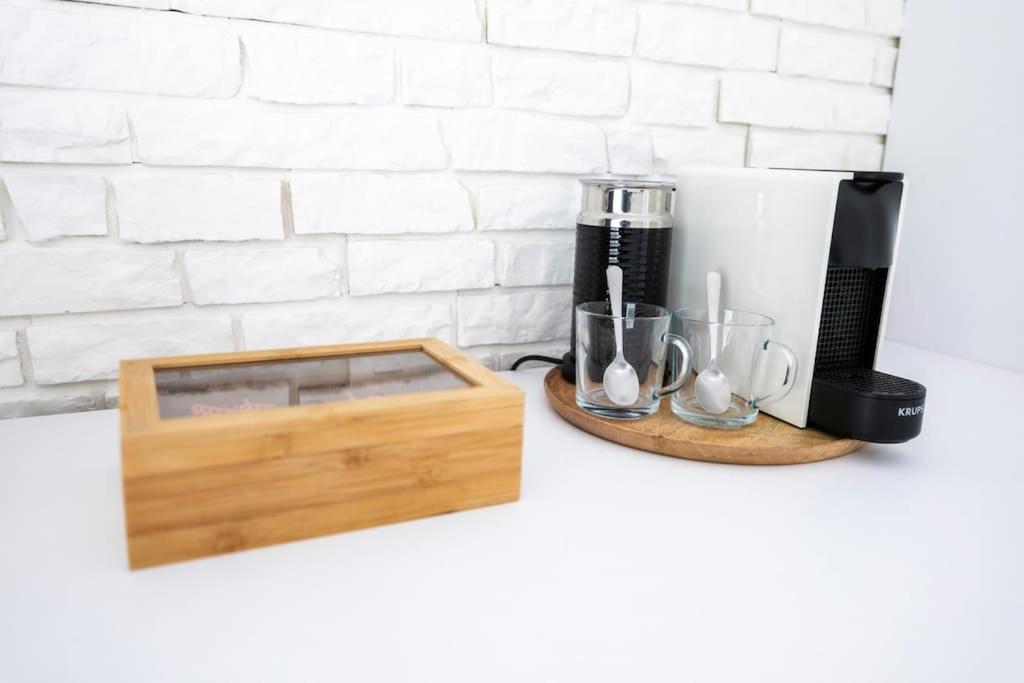 Alure Residences 1 & 24H Self Check-In, Free Parking In Front Of The Apartment Building, New Building, Terrace, Cafe With Breakfast In The Apartment Building, Next To The Aqua Park Banská Bystrica Buitenkant foto