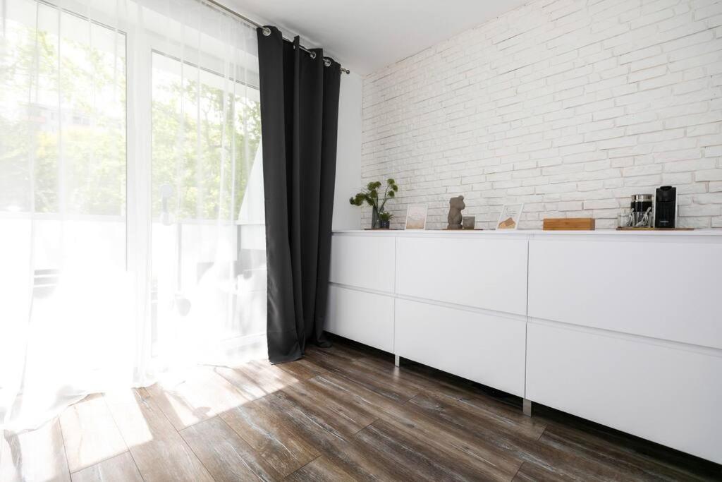 Alure Residences 1 & 24H Self Check-In, Free Parking In Front Of The Apartment Building, New Building, Terrace, Cafe With Breakfast In The Apartment Building, Next To The Aqua Park Banská Bystrica Buitenkant foto