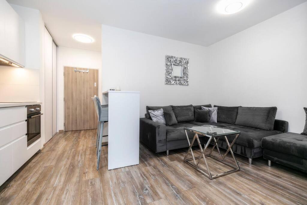 Alure Residences 1 & 24H Self Check-In, Free Parking In Front Of The Apartment Building, New Building, Terrace, Cafe With Breakfast In The Apartment Building, Next To The Aqua Park Banská Bystrica Buitenkant foto