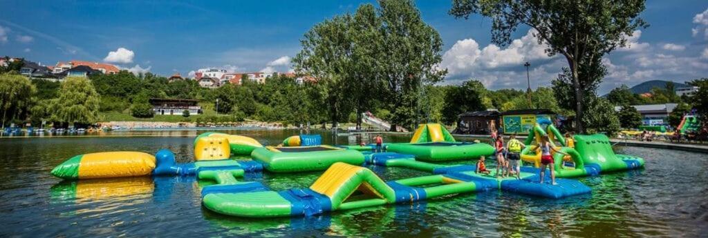 Alure Residences 1 & 24H Self Check-In, Free Parking In Front Of The Apartment Building, New Building, Terrace, Cafe With Breakfast In The Apartment Building, Next To The Aqua Park Banská Bystrica Buitenkant foto